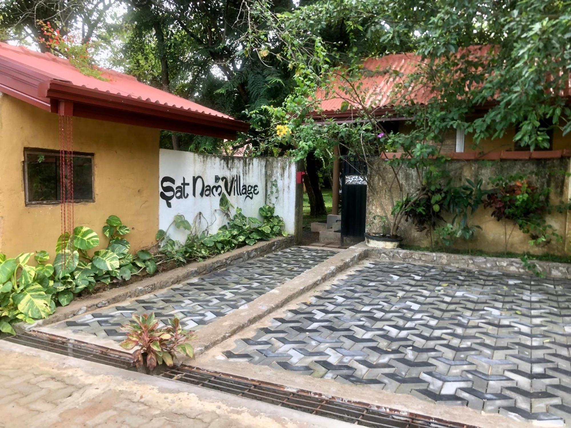 Sat Nam Village Eco-Hotel Sigiriya Bagian luar foto